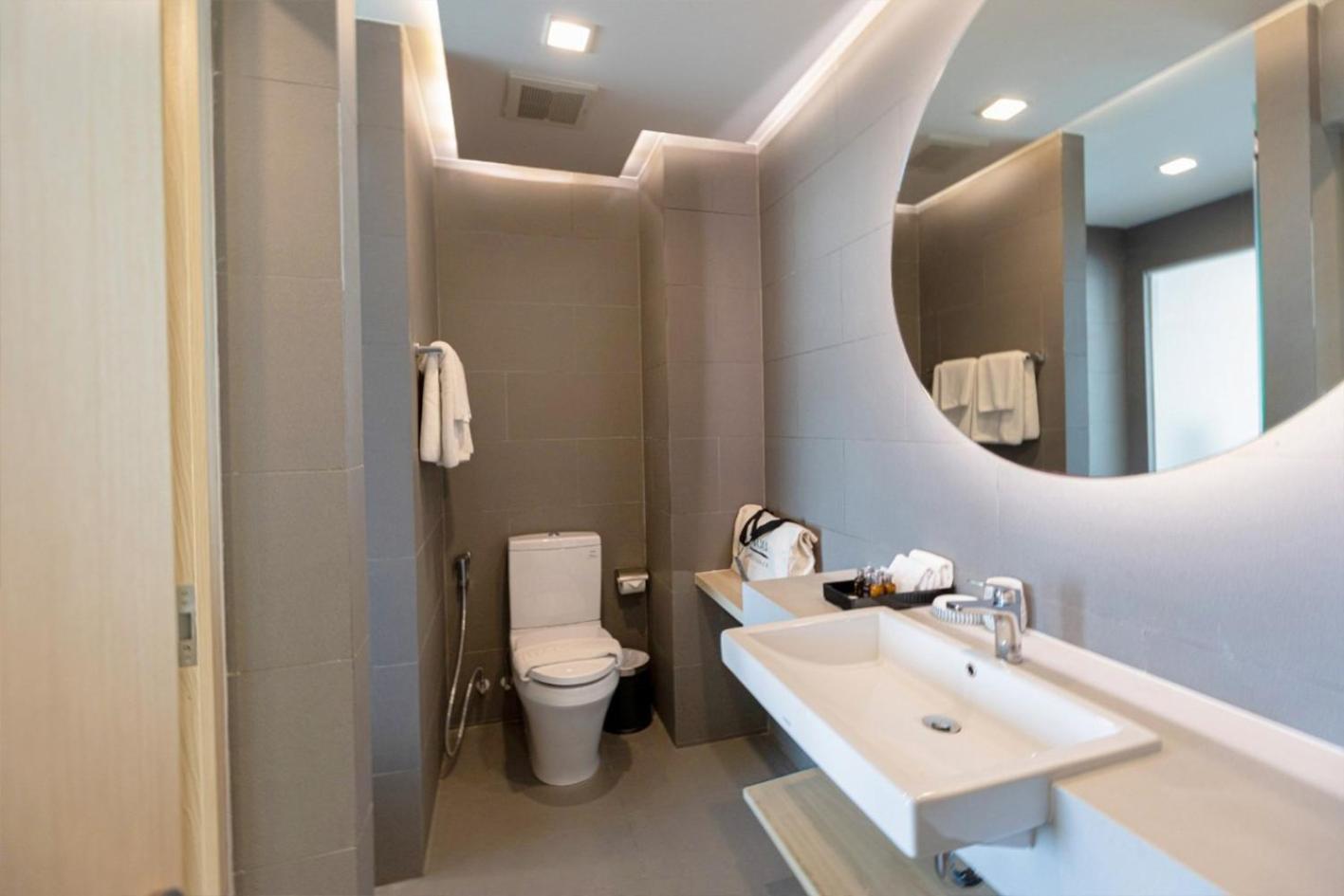 Yuu Residence Si Racha Extérieur photo